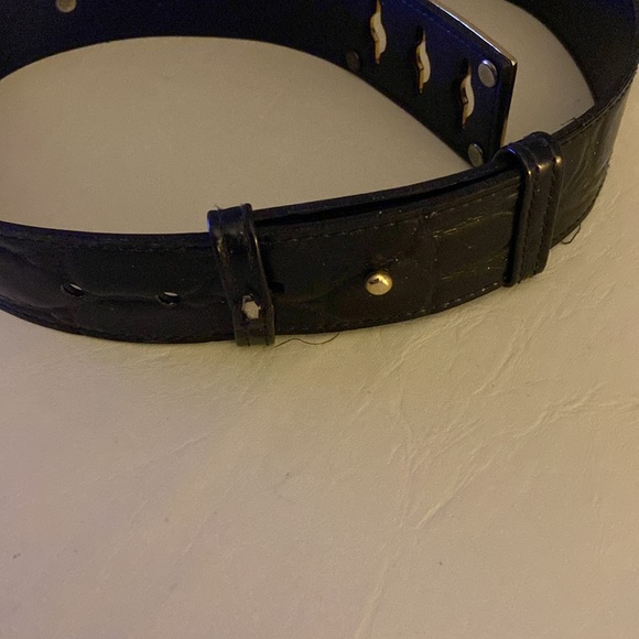 BLACK Belt with Gold Tone embellishments studded around the piece& keyhole clasp - Picture 8 of 9